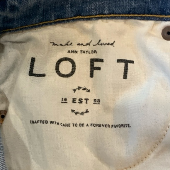 Adorable Loft Cutoff Denim Shorts- like new! Size 28 - Picture 4 of 10